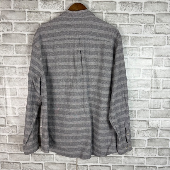 Carbon2Cobalt Gray Striped Double Pocket Long Sleeve Button Up Flannel Shirt XL - Picture 4 of 8